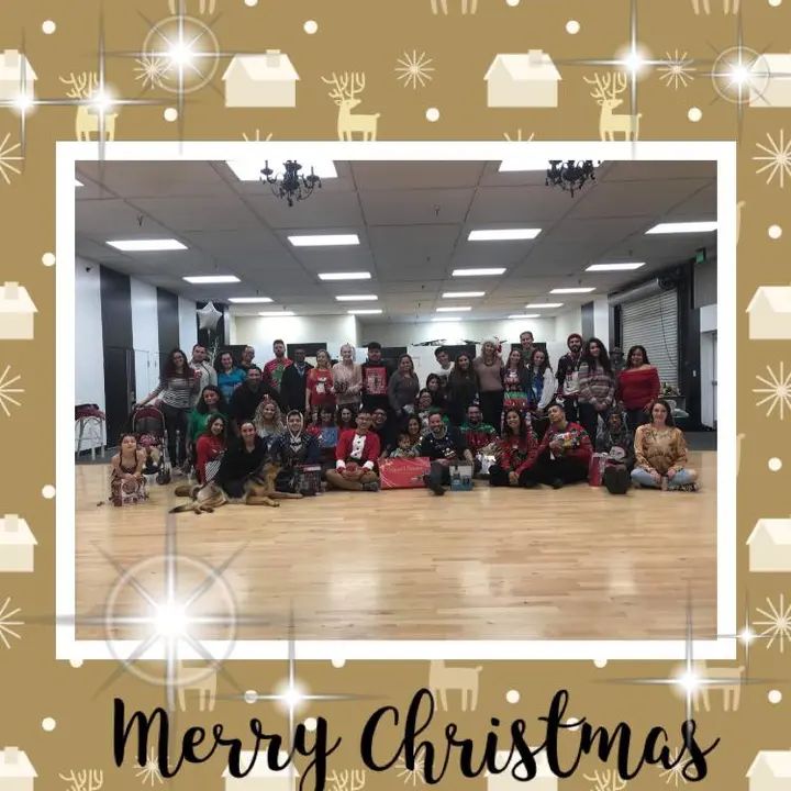 Merry Christmas! 🎄✨❄️ Our dance family here at Melómano want to wish everyone a special Christmas with loved ones today ! 🎄💕💃🏽❤️ #MelomanoEnt #MerryChristmas #DanceFami