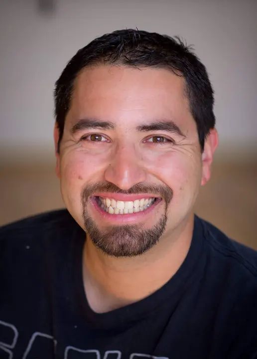 Meet Arturo! His friends call him Turi or Banana 🙂 He is part of the Melómano Intermediate Salsa Team! His favorite movie is The Godfather and his favorite type of ice-cream