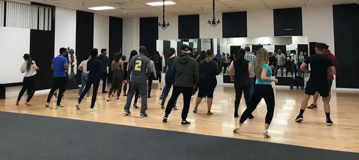 Shot out to the bachateros out here getting their Bachata on!!! We offer begginer bachata lessons on: Monday 6pm Thursday 7:30pm Sunday 1pm First class is free!! 💃🏽💃🏽 For