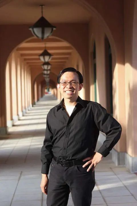 Get to know our dream team! 💙 Our dream team are the friendly faces that welcome you at check in 😃💃🏻🕺🏻 Meet Dang! In addition to dance, Dang likes to step into the un