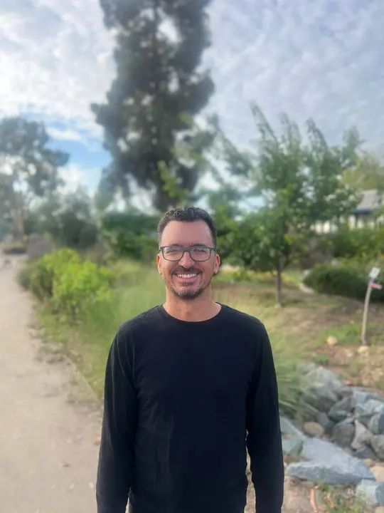 Get to know our dream team! 💕 Our dream team are the friendly faces that welcome you at check in 😃💃🏻🕺🏻 Meet Camilo! In addition to dance, Camilo enjoys spending qualit