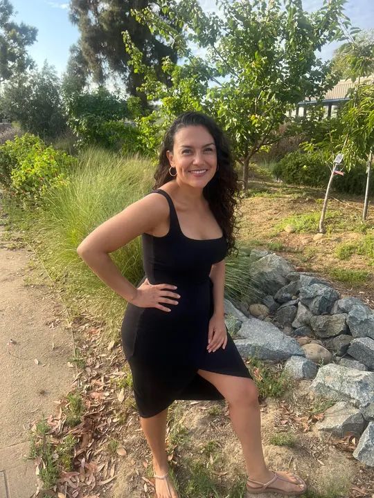 Get to know our dream team! Our dream team are the friendly faces that welcome you at check in 😃💃🏻🕺🏻 Meet Suzanne! 🤗 In addition to dance, Suzanne enjoys traveling, m