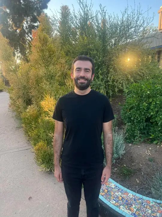 Get to know our dream team! 💙 Our dream team are the friendly faces that welcome you at check in 😃💃🏻🕺🏻 Meet Juan! In addition to dance Juan enjoys doing improv comedy