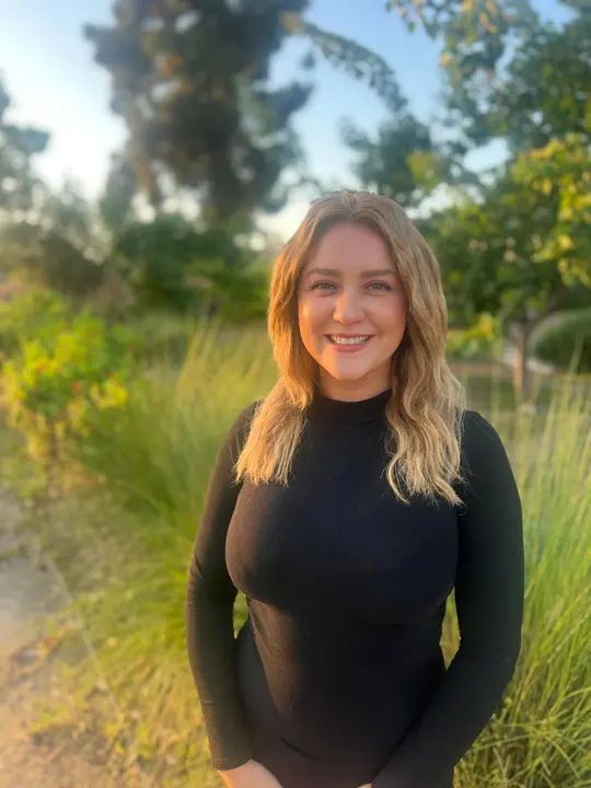 Get to know our dream team! 💕 Our dream team are the friendly faces that welcome you at check in 😃💃🏻🕺🏻 Meet Elvina! In addition to dance, Elvina enjoys outdoor activit