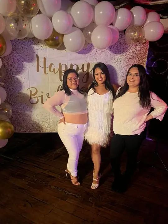 Thank you to everyone who came out to the first Melómano Social of the year!!! 🎉 We celebrated the beautiful Diana Trigo! We also celebrated Nikhil and Jesse!!! We had an ab