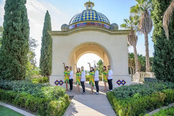 Photoshoot pics! Just another perk of being part of the Melómano Dance Family!!! Learn more about our classes, dance teams, and events at www.melomano.us Photo taken by: Rach