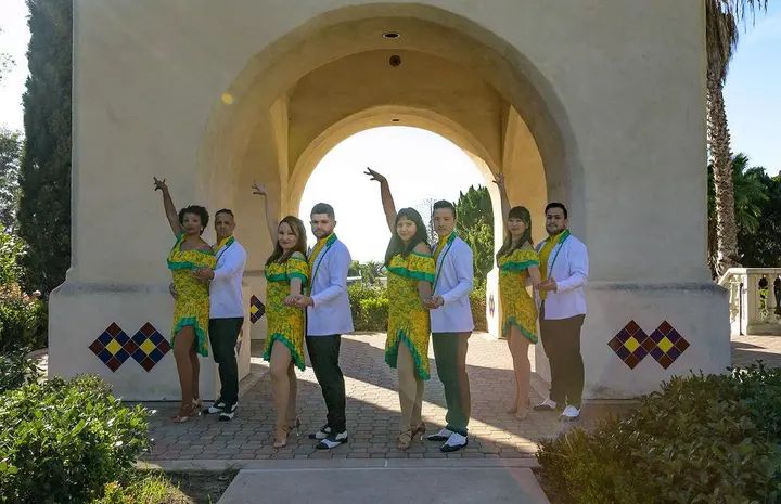 Photoshoot pics! Just another perk of being part of the Melómano Dance Family!!! Learn more about our classes, dance teams, and events at www.melomano.us Photo taken by: Rach