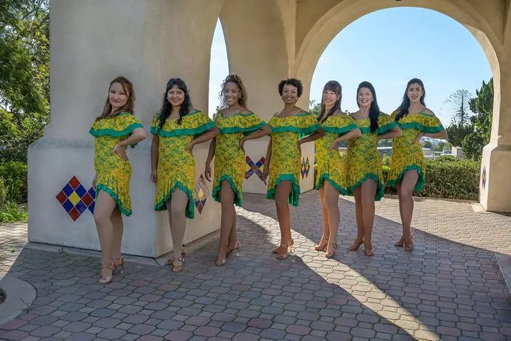 Photoshoot pics! Just another perk of being part of the Melómano Dance Family!!! Learn more about our classes, dance teams, and events at www.melomano.us Photo taken by: Rach