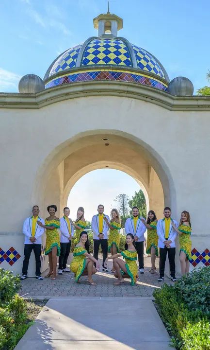 Photoshoot pics! Just another perk of being part of the Melómano Dance Family!!! Learn more about our classes, dance teams, and events at www.melomano.us Photo taken by: Rach