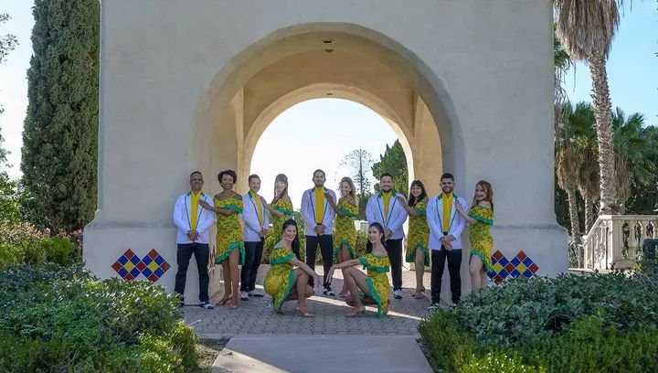 Photoshoot pics! Just another perk of being part of the Melómano Dance Family!!! Learn more about our classes, dance teams, and events at www.melomano.us Photo taken by: Rach