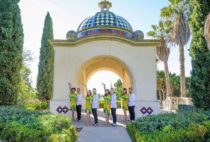 Photoshoot pics! Just another perk of being part of the Melómano Dance Family!!! Learn more about our classes, dance teams, and events at www.melomano.us Photo taken by: Rach