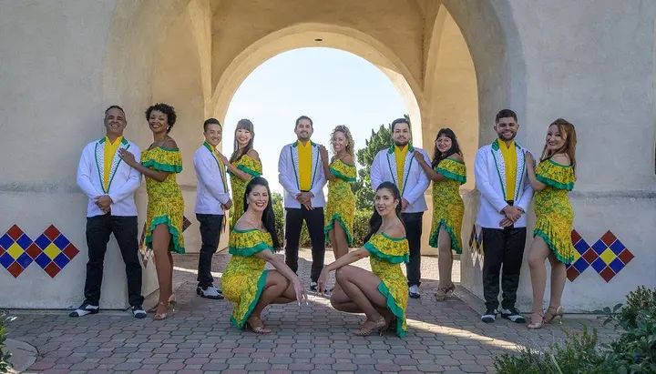 Photoshoot pics! Just another perk of being part of the Melómano Dance Family!!! Learn more about our classes, dance teams, and events at www.melomano.us Photo taken by: Rach