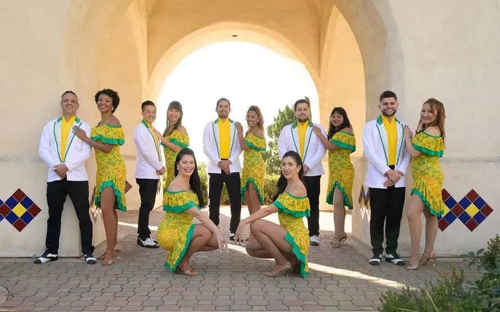 Photoshoot pics! Just another perk of being part of the Melómano Dance Family!!! Learn more about our classes, dance teams, and events at www.melomano.us Photo taken by: Rach