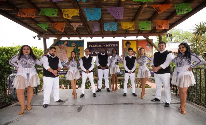 Photoshoot pics! Just another perk of being part of the Melómano Dance Family!!! Learn more about our classes, dance teams, and events at www.melomano.us