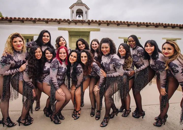 Photoshoot pics! Just another perk of being part of the Melómano Dance Family!!! Learn more about our classes, dance teams, and events at www.melomano.us