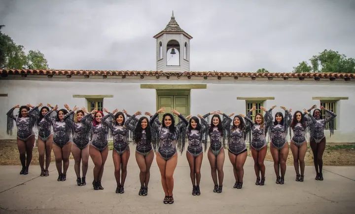 Photoshoot pics! Just another perk of being part of the Melómano Dance Family!!! Learn more about our classes, dance teams, and events at www.melomano.us