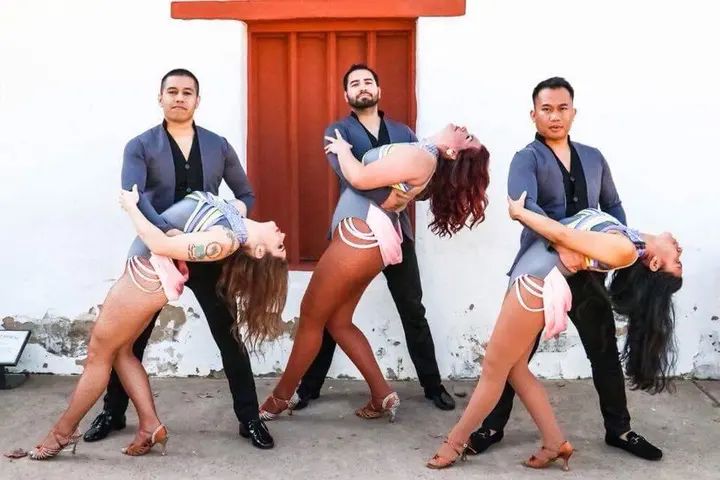Photoshoot pics! Just another perk of being part of the Melómano Dance Family!!! Learn more about our classes, dance teams, and events at www.melomano.us