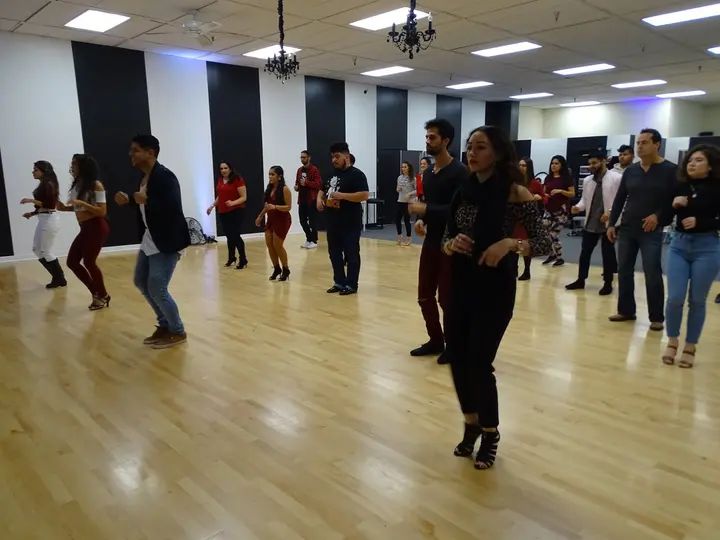 DECEMBER 2018 BACHATA SOCIAL gallery photo