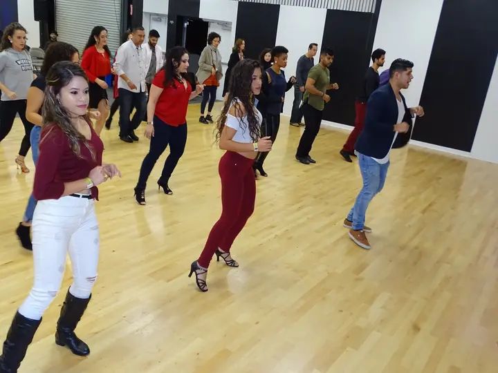 DECEMBER 2018 BACHATA SOCIAL gallery photo