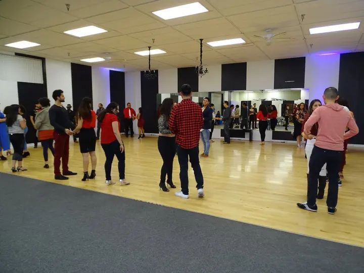 DECEMBER 2018 BACHATA SOCIAL gallery photo