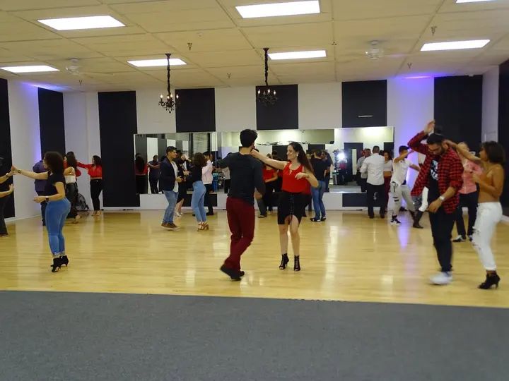 DECEMBER 2018 BACHATA SOCIAL gallery photo