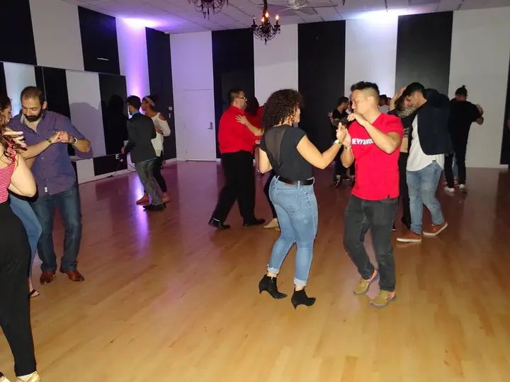DECEMBER 2018 BACHATA SOCIAL gallery photo