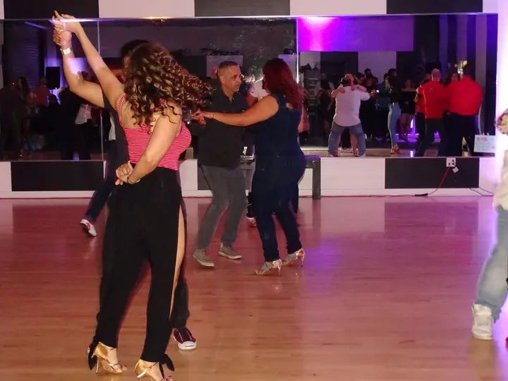 DECEMBER 2018 BACHATA SOCIAL gallery photo