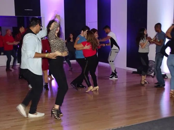 DECEMBER 2018 BACHATA SOCIAL gallery photo