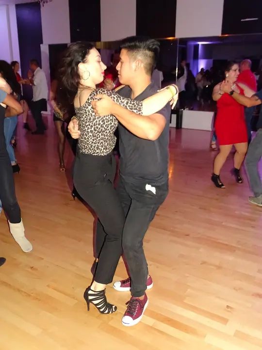 DECEMBER 2018 BACHATA SOCIAL gallery photo