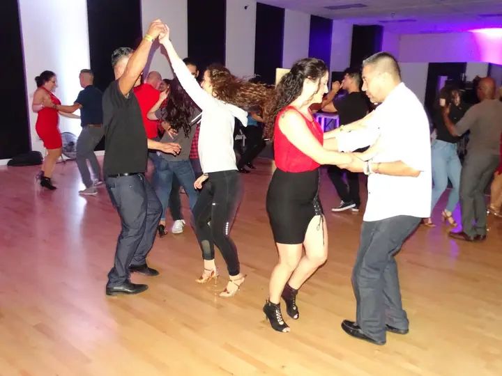 DECEMBER 2018 BACHATA SOCIAL gallery photo