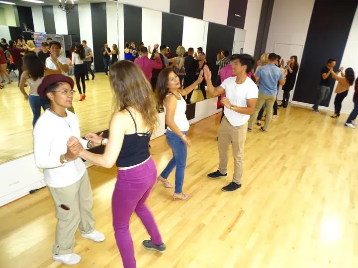 Melomano April 2019 Bachata Social gallery photo