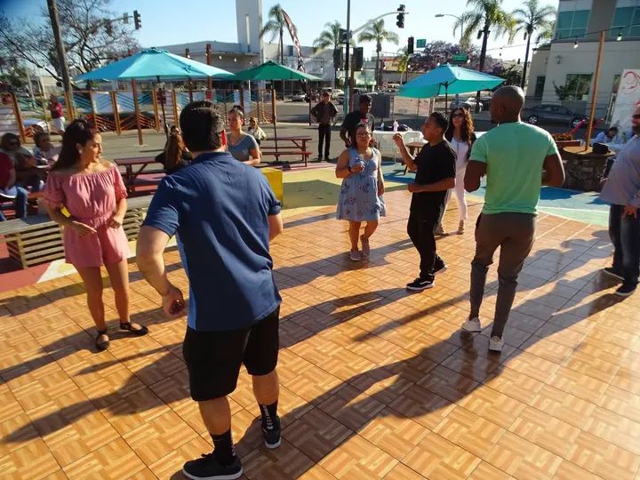 Salsa Sabado Kick-Off gallery photo