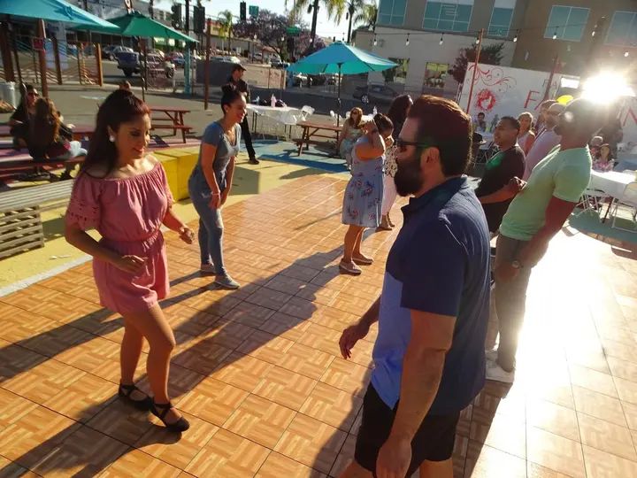 Salsa Sabado Kick-Off gallery photo