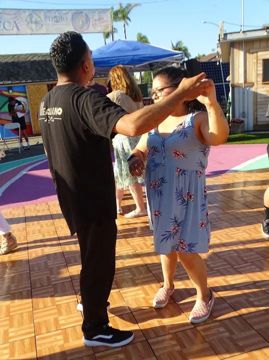 Salsa Sabado Kick-Off gallery photo