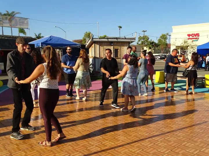 Salsa Sabado Kick-Off gallery photo