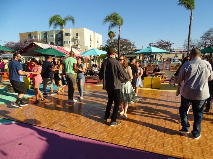 Salsa Sabado Kick-Off gallery photo