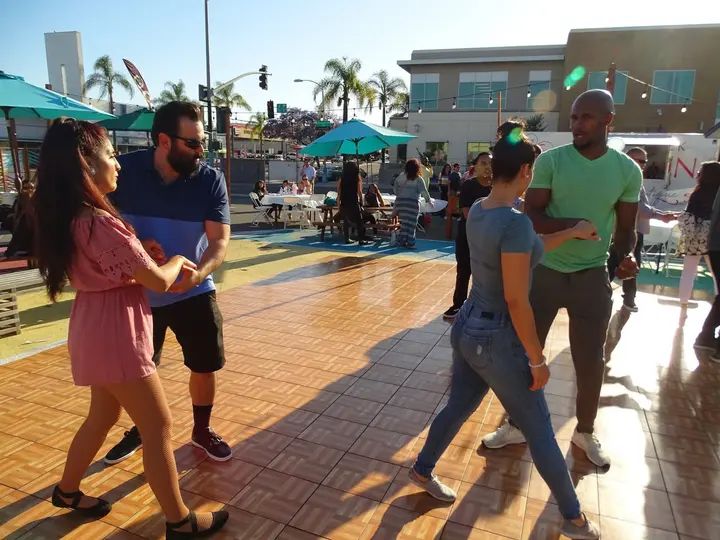 Salsa Sabado Kick-Off gallery photo
