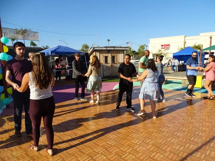Salsa Sabado Kick-Off gallery photo