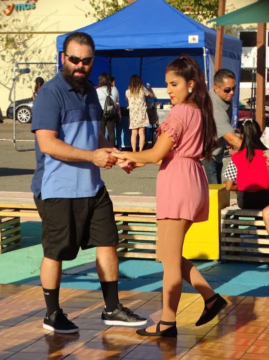 Salsa Sabado Kick-Off gallery photo