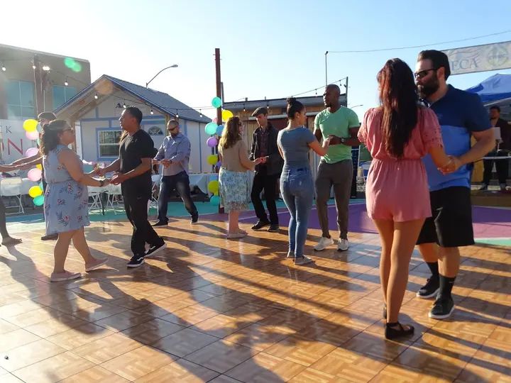 Salsa Sabado Kick-Off gallery photo