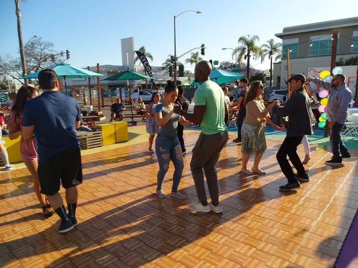 Salsa Sabado Kick-Off gallery photo