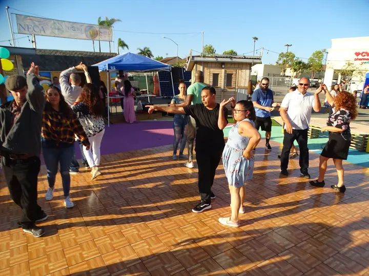 Salsa Sabado Kick-Off gallery photo