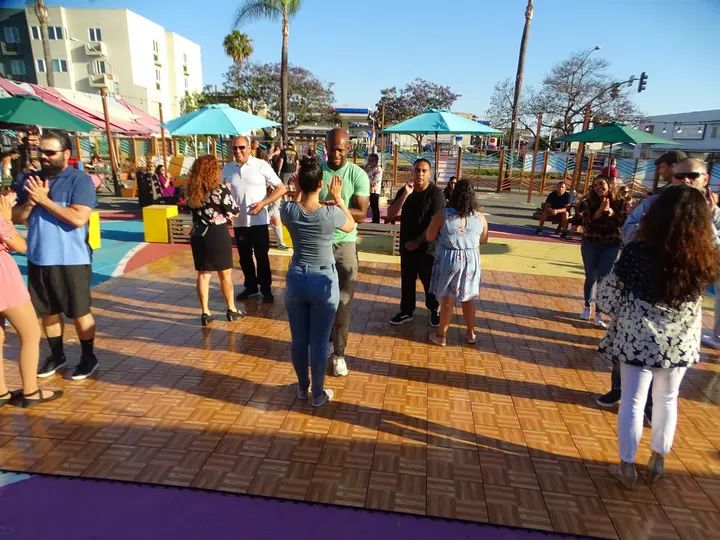Salsa Sabado Kick-Off gallery photo