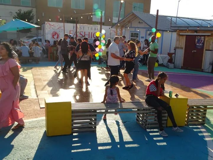 Salsa Sabado Kick-Off gallery photo