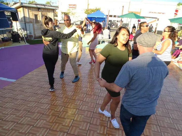 Salsa Sabado Kick-Off gallery photo