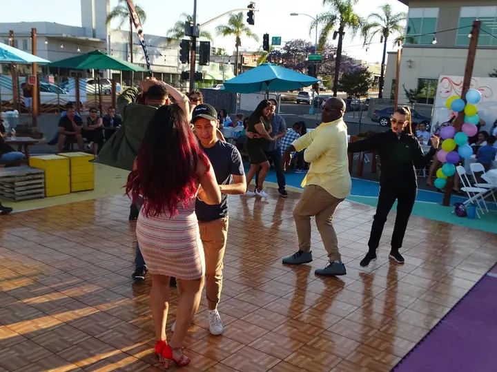 Salsa Sabado Kick-Off gallery photo