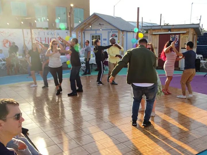 Salsa Sabado Kick-Off gallery photo