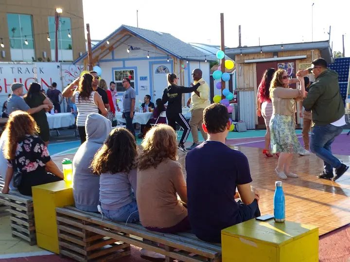 Salsa Sabado Kick-Off gallery photo