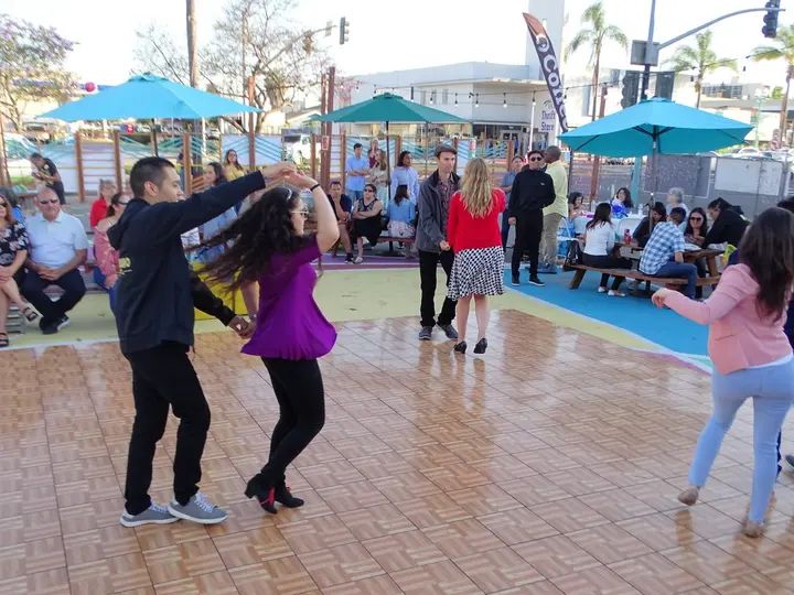 Salsa Sabado Kick-Off gallery photo