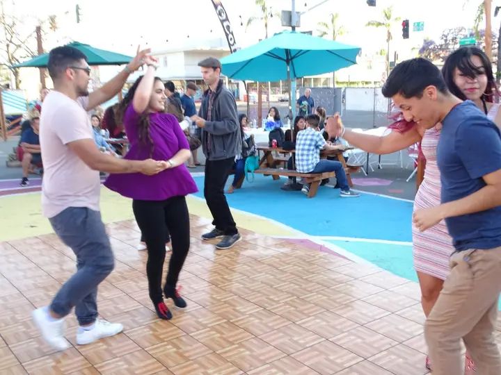Salsa Sabado Kick-Off gallery photo